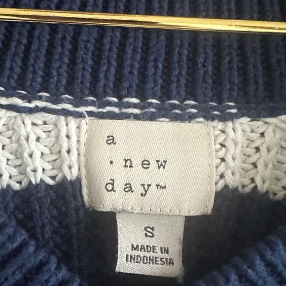 A New Day Women's V-Neck Blue & White Striped
Sweater || size Small - Picture 4 of 7
